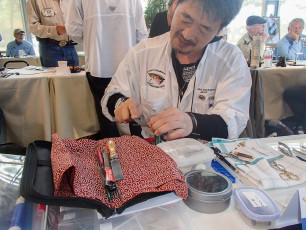 Yasuhiro Ogasawara working on a hook.